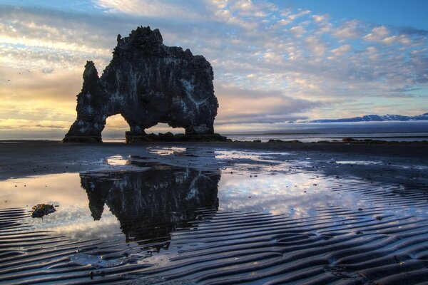 Dawn ray on the background of the sea