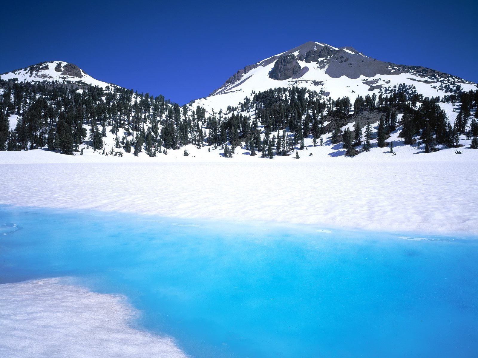 hiver montagnes rivière