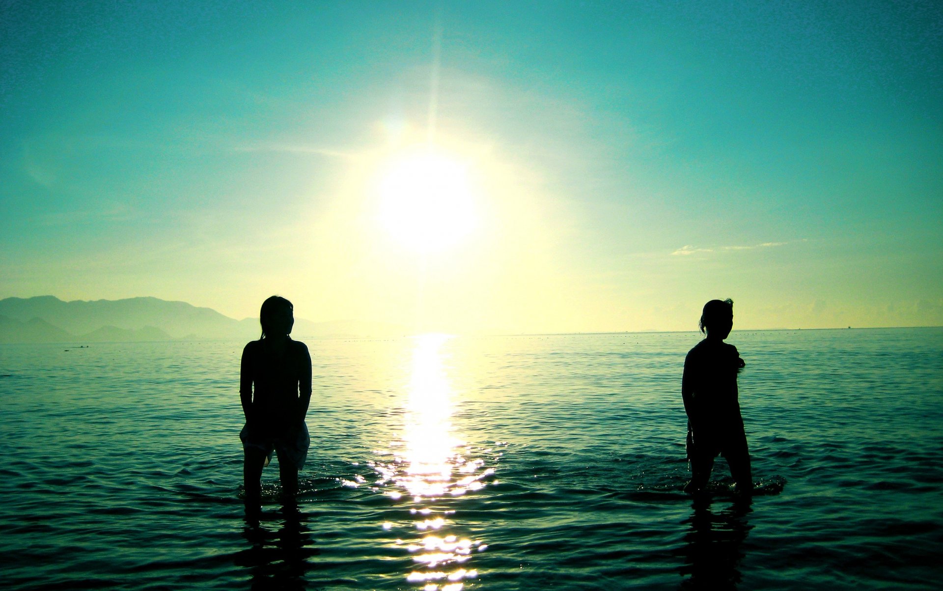 mare sole onde carta da parati