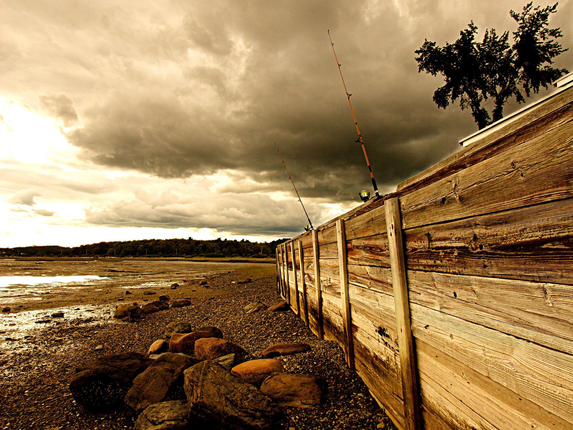 fishing fence sea