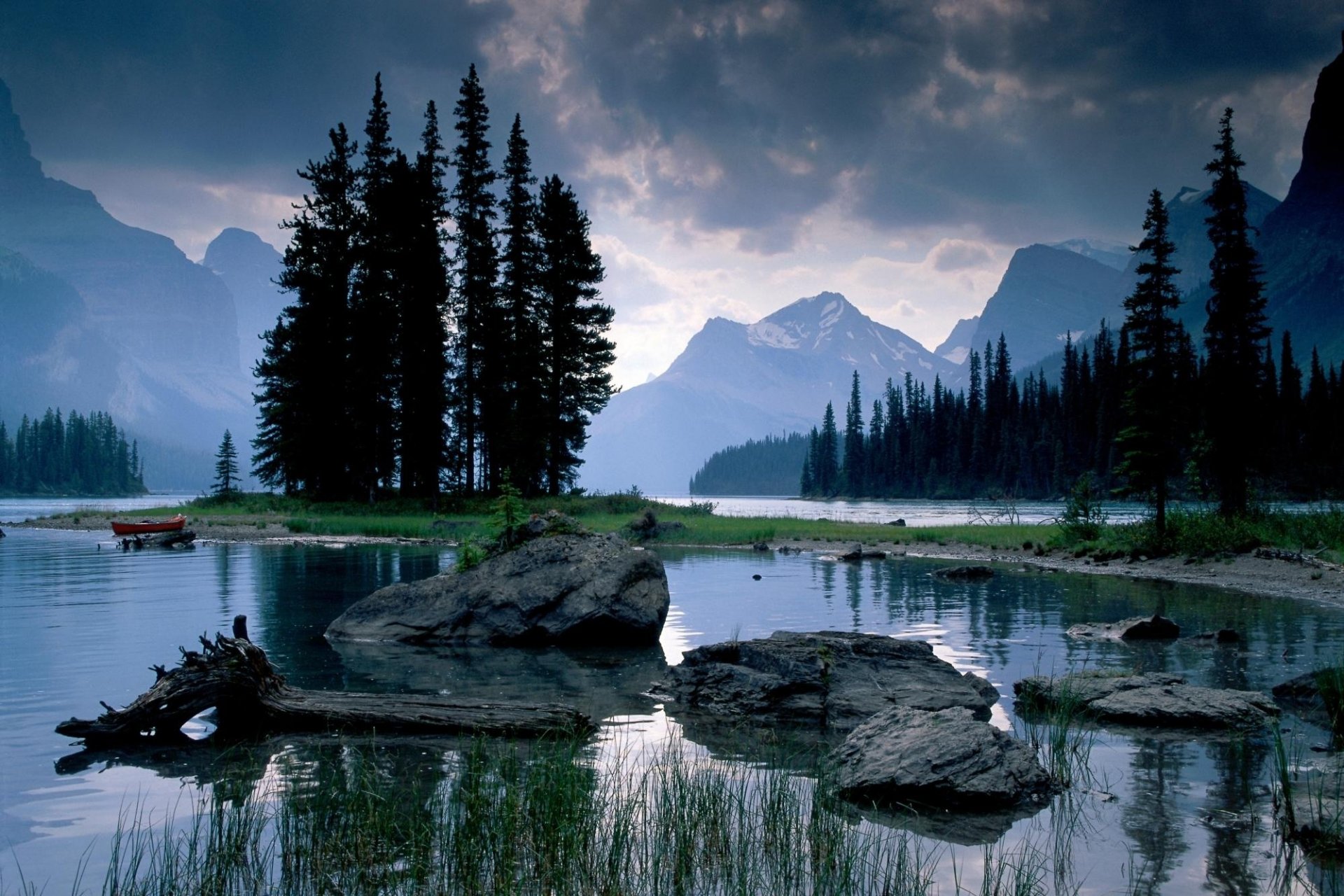 montagnes pierres lac