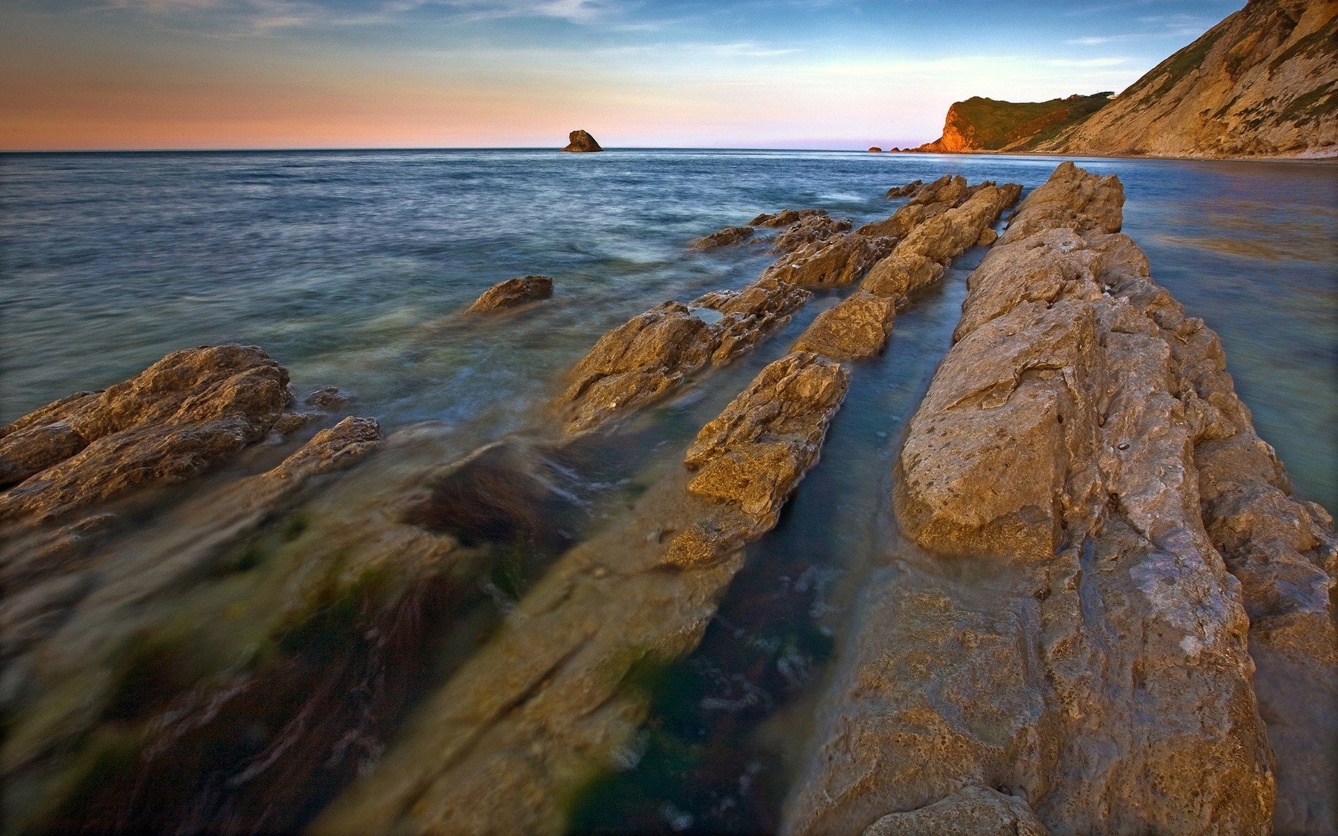 mar montaña amanecer