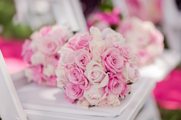 Bouquet de roses dans les tons roses