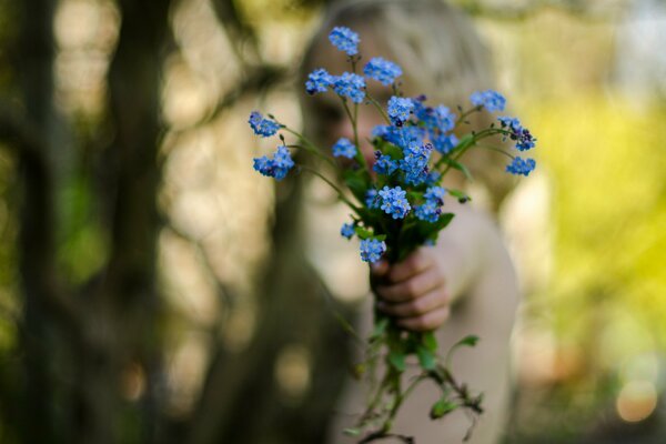 Blaue Blumen, fröhliche Stimmung