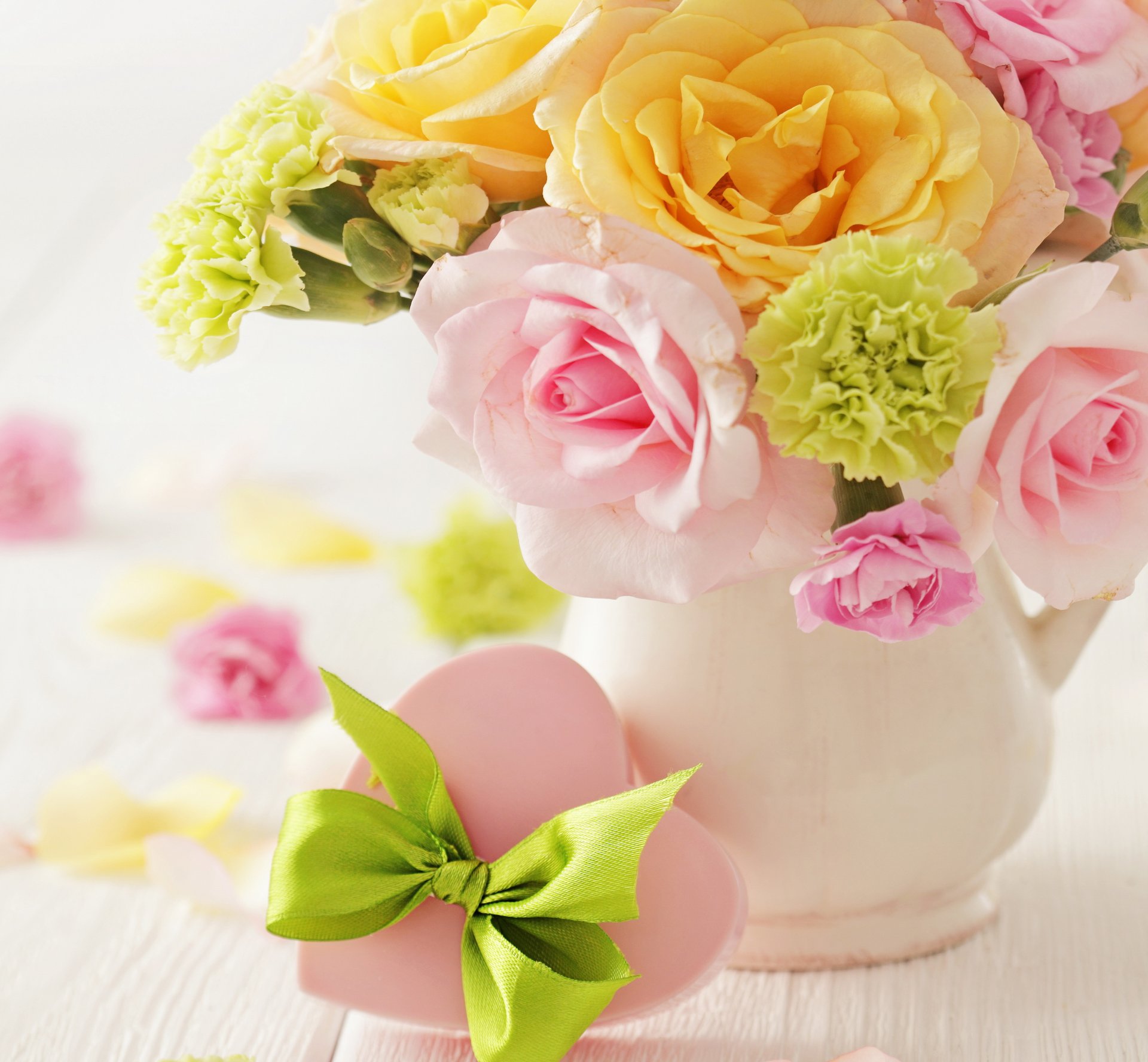 liebe blumen rosen zart pastell vase blumenstrauß zart herz