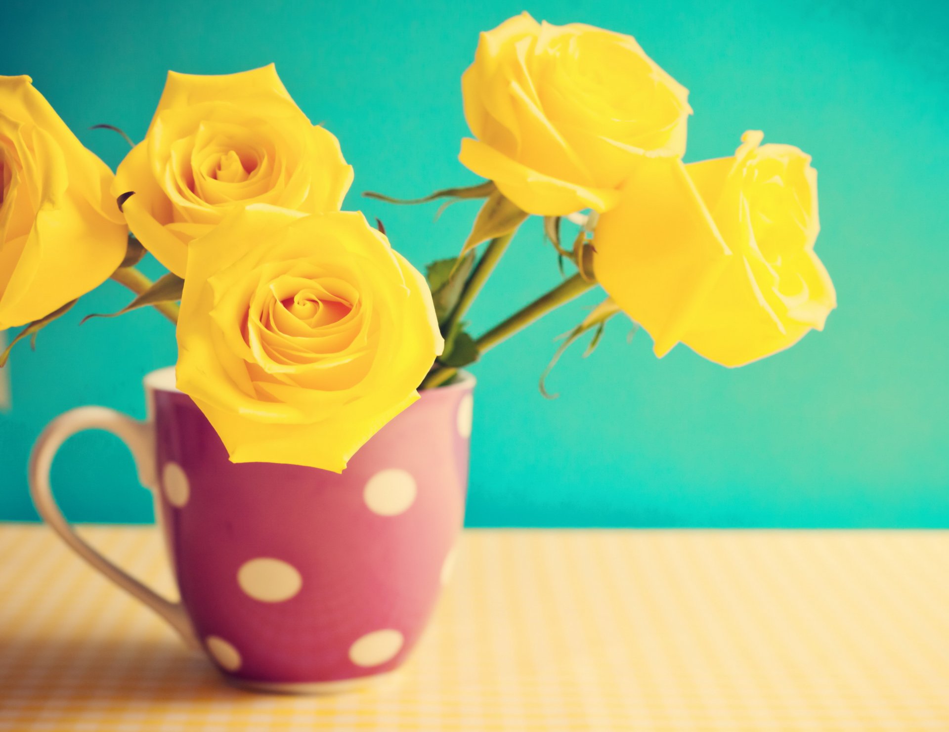 vintage roses flowers flower mug table