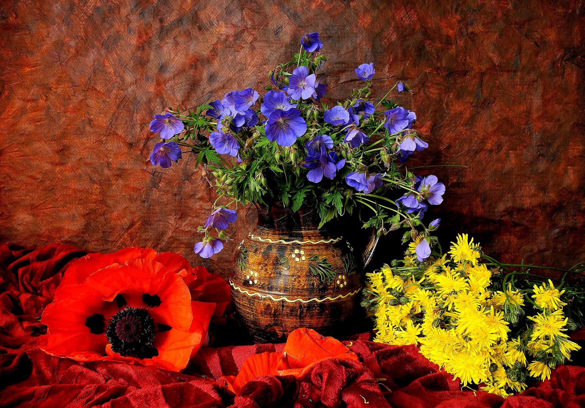 nature morte pétales cruche vase coquelicot pissenlit