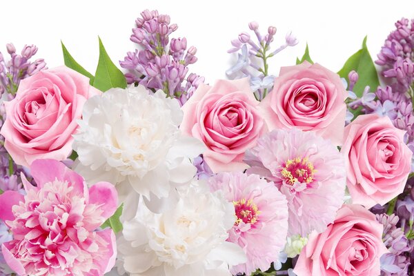 Carrousel coloré avec pivoines, roses et lilas sur fond blanc