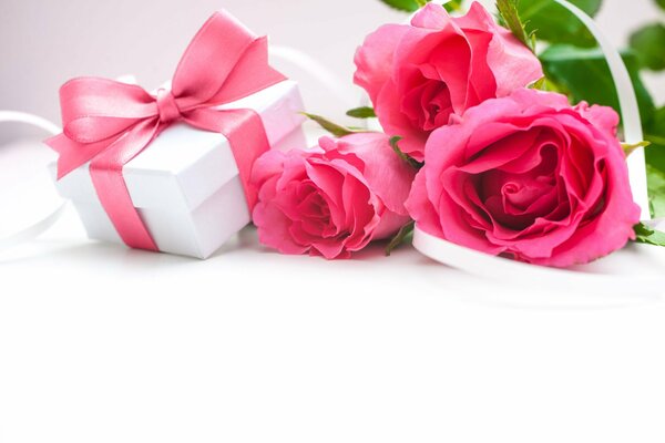 Gifts flowers box pink