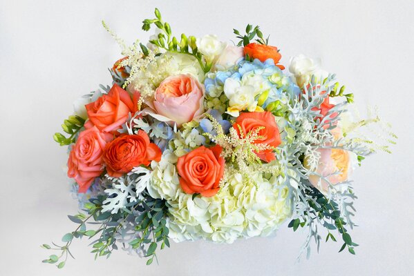 Bouquet magique de roses et d hortensias