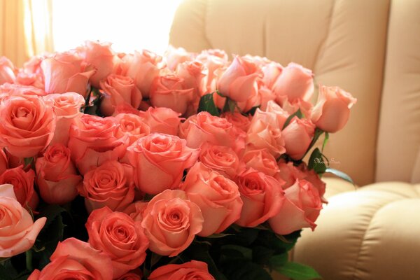 Огромный букет розовых роз на день рождениясимп