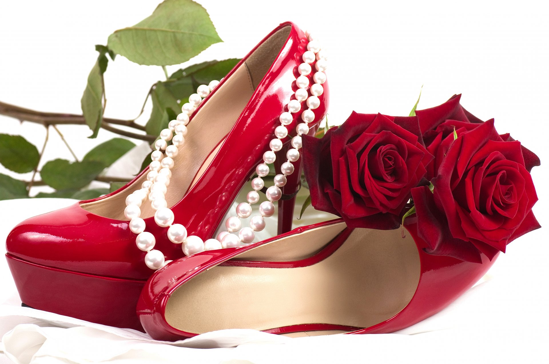 collier perles chaussures rouge fleur fleurs rose roses sexy romans d amour colliers rouge sexualité romance