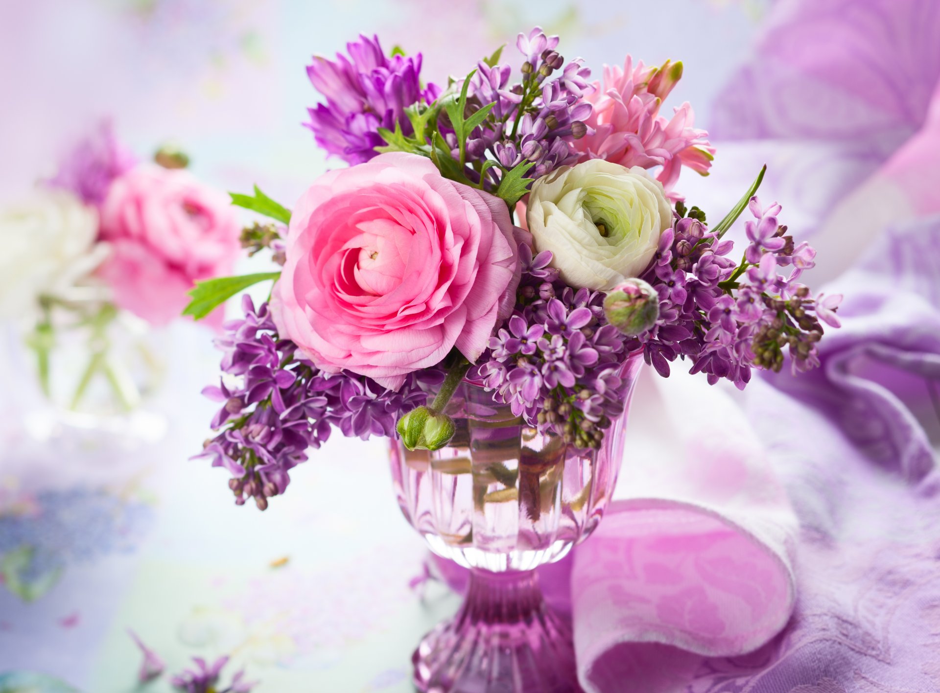 ranunculus lilas bouquet vase