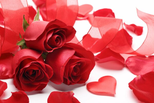 Bouquet di rose rosse con cuore