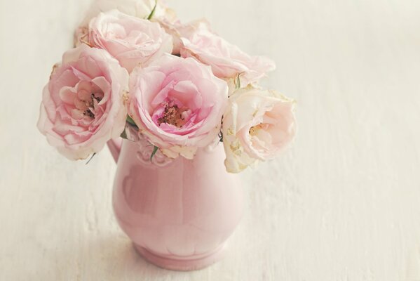 Vase with beautiful pink roses
