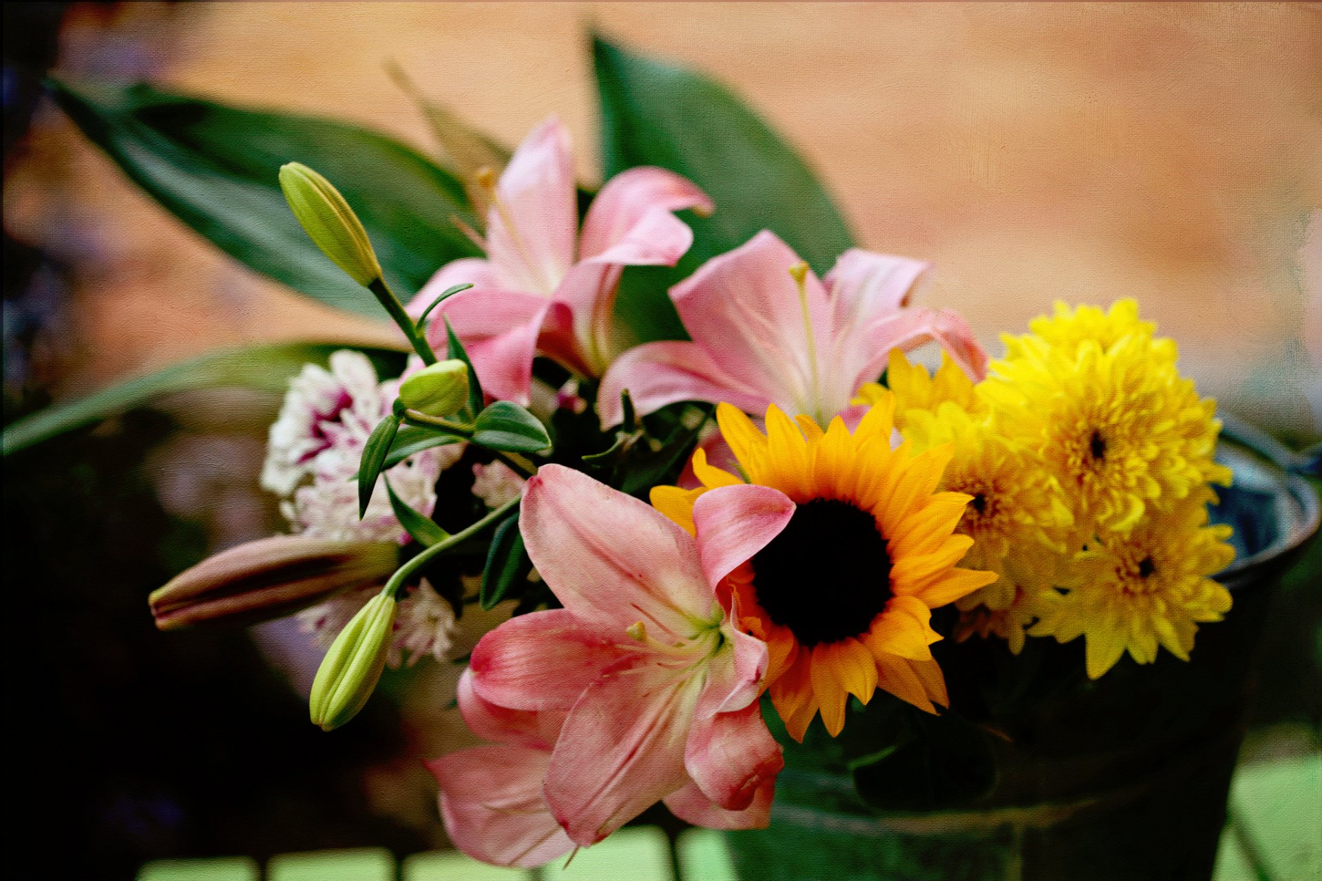 lilien chrysanthemen sonnenblumen © elena di guardo