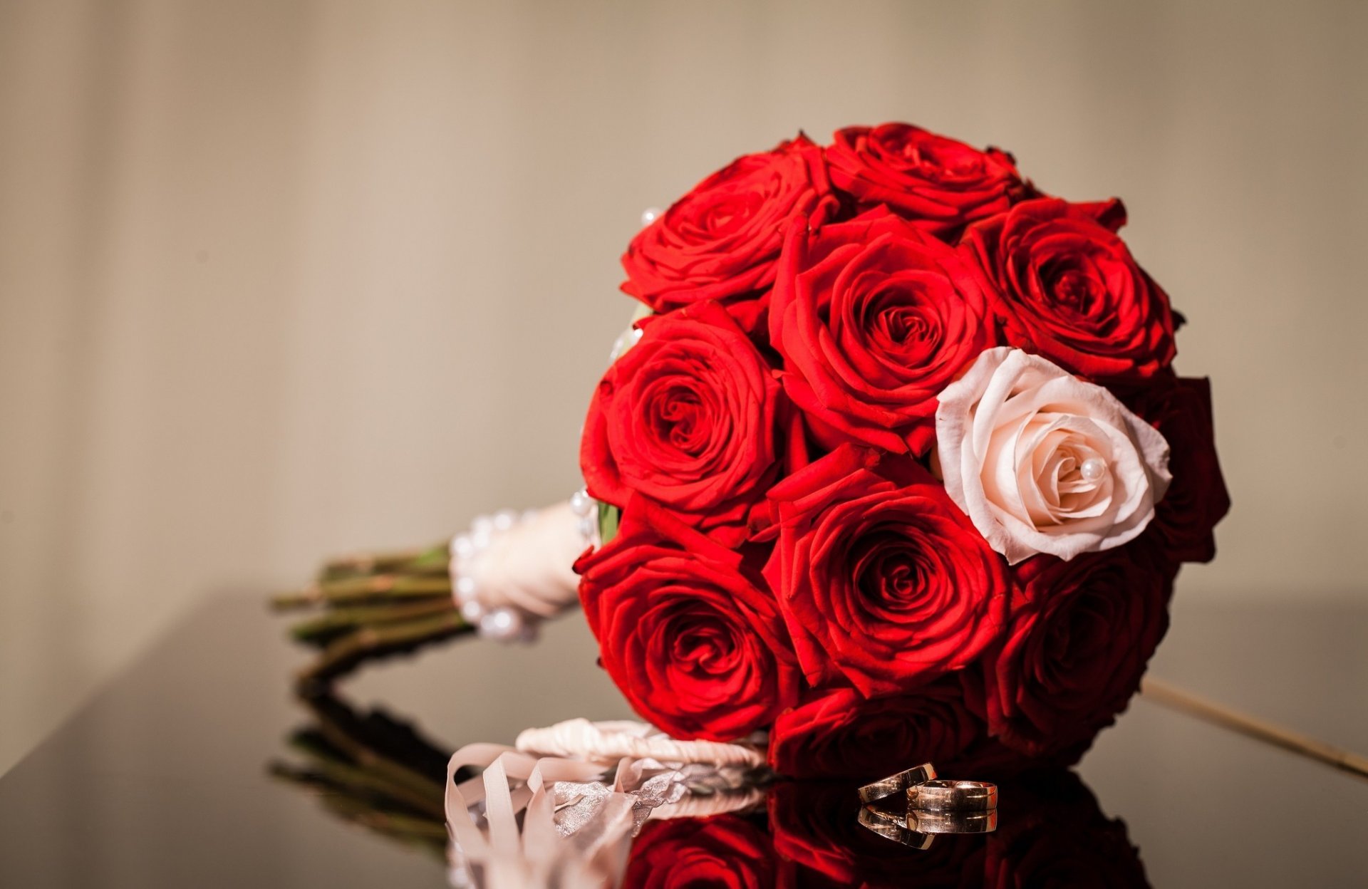 bouquet rose rosso anelli fiori