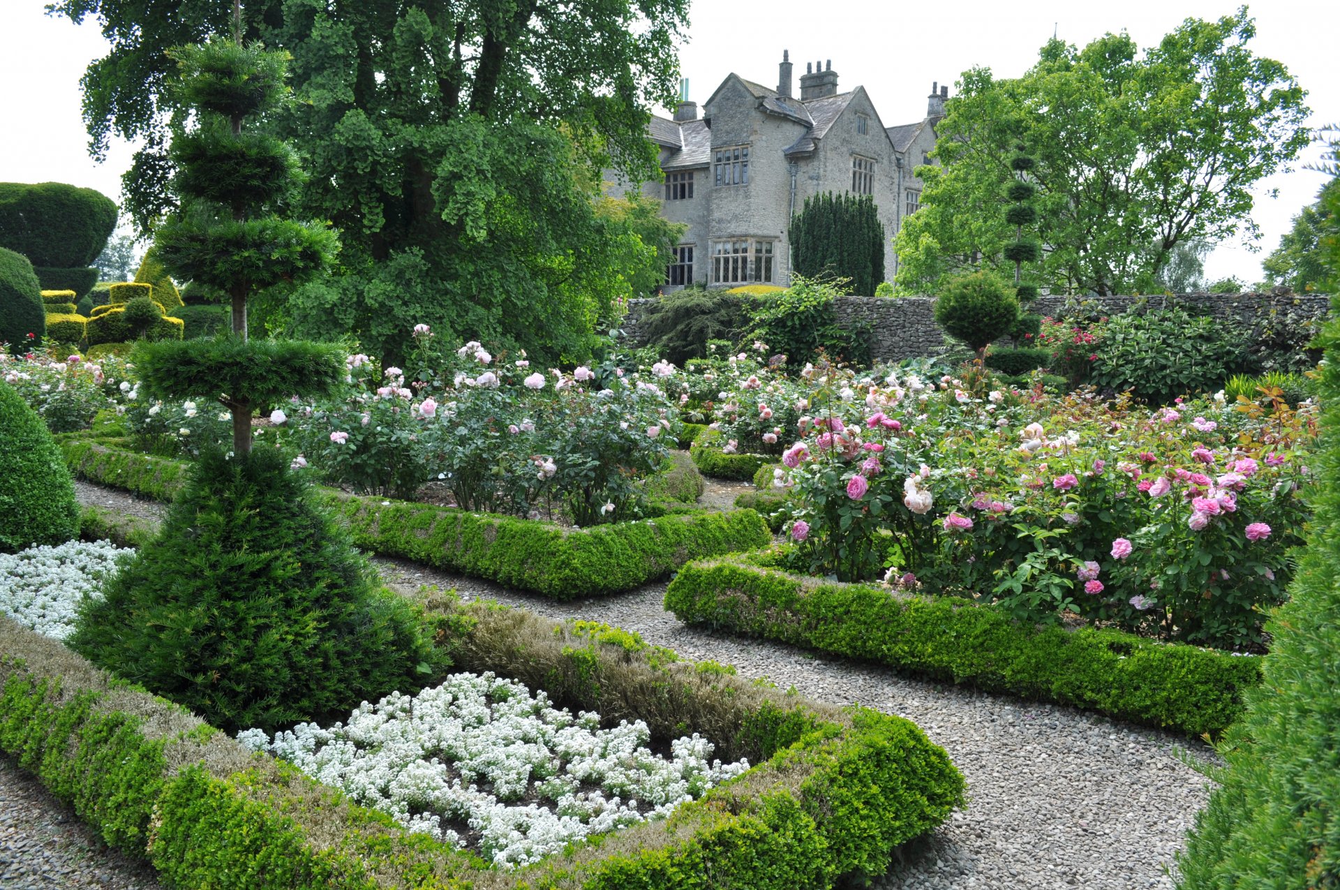 castillo jardín flores diseño