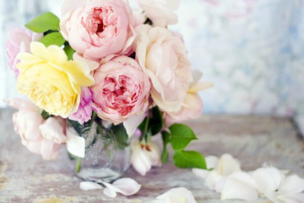 A bouquet of roses is in general on the table