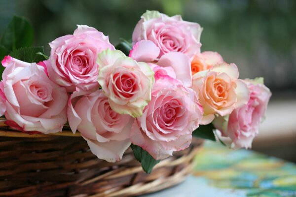 What an exquisite combination of roses and baskets