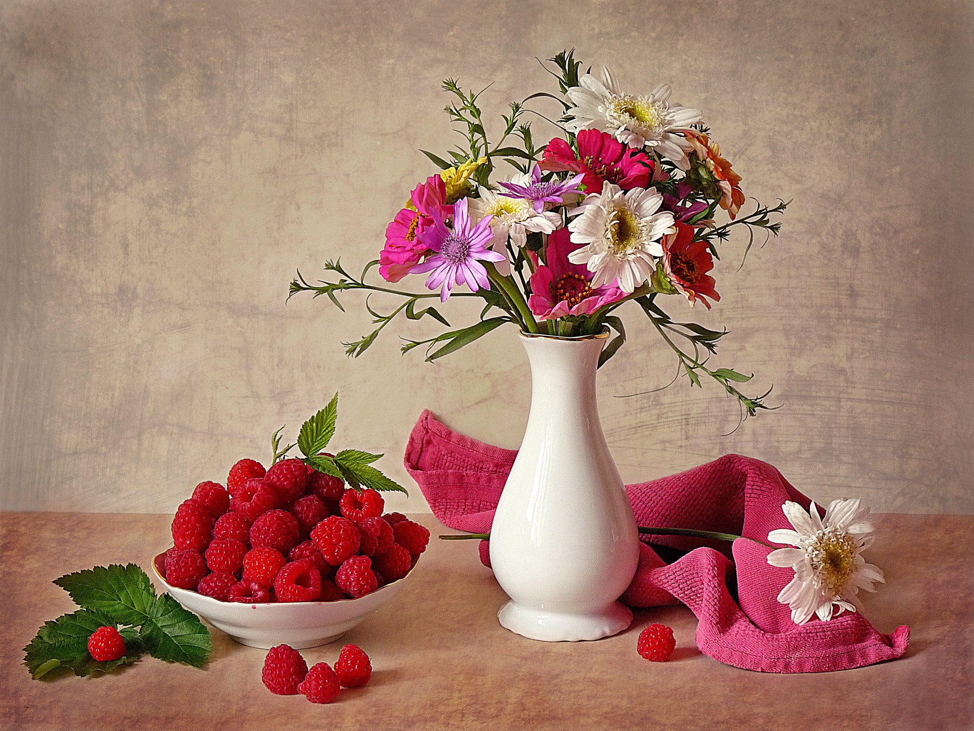 blumen beeren stillleben vase sommer sonne