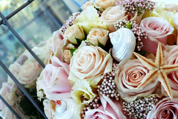 Beau et inhabituel bouquet de fleurs