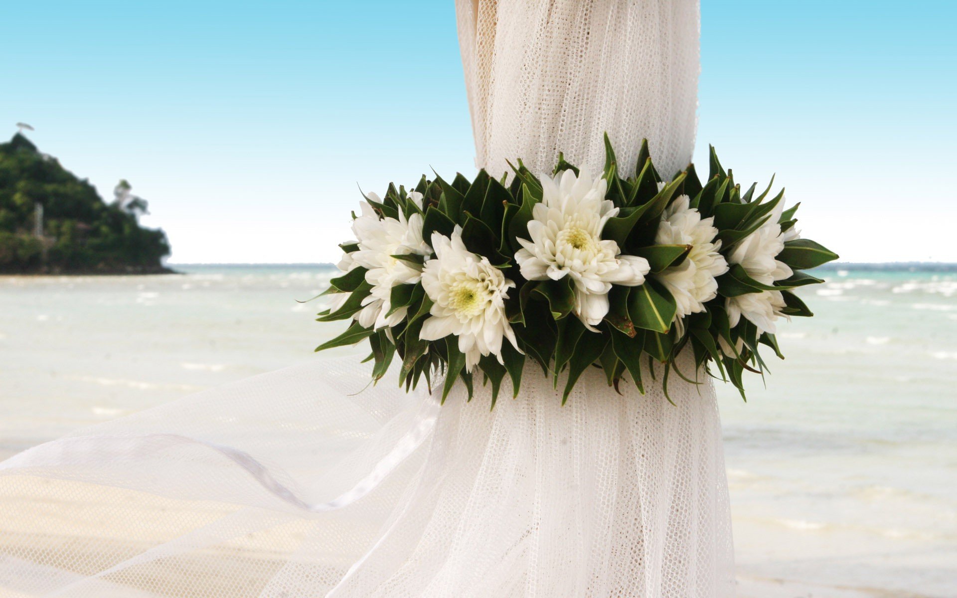 cortina flores orilla océano boda acontecimiento