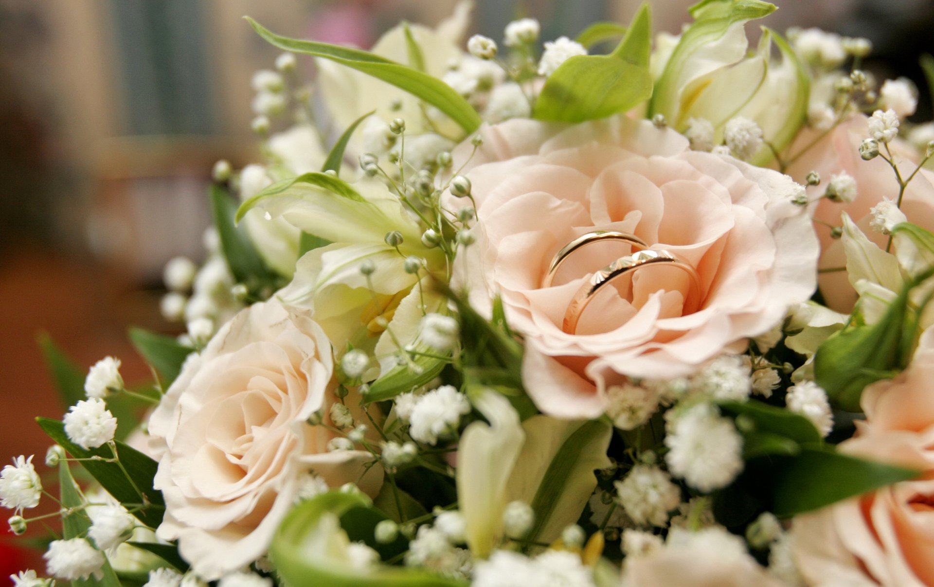 wedding rings bouquet roses wedding