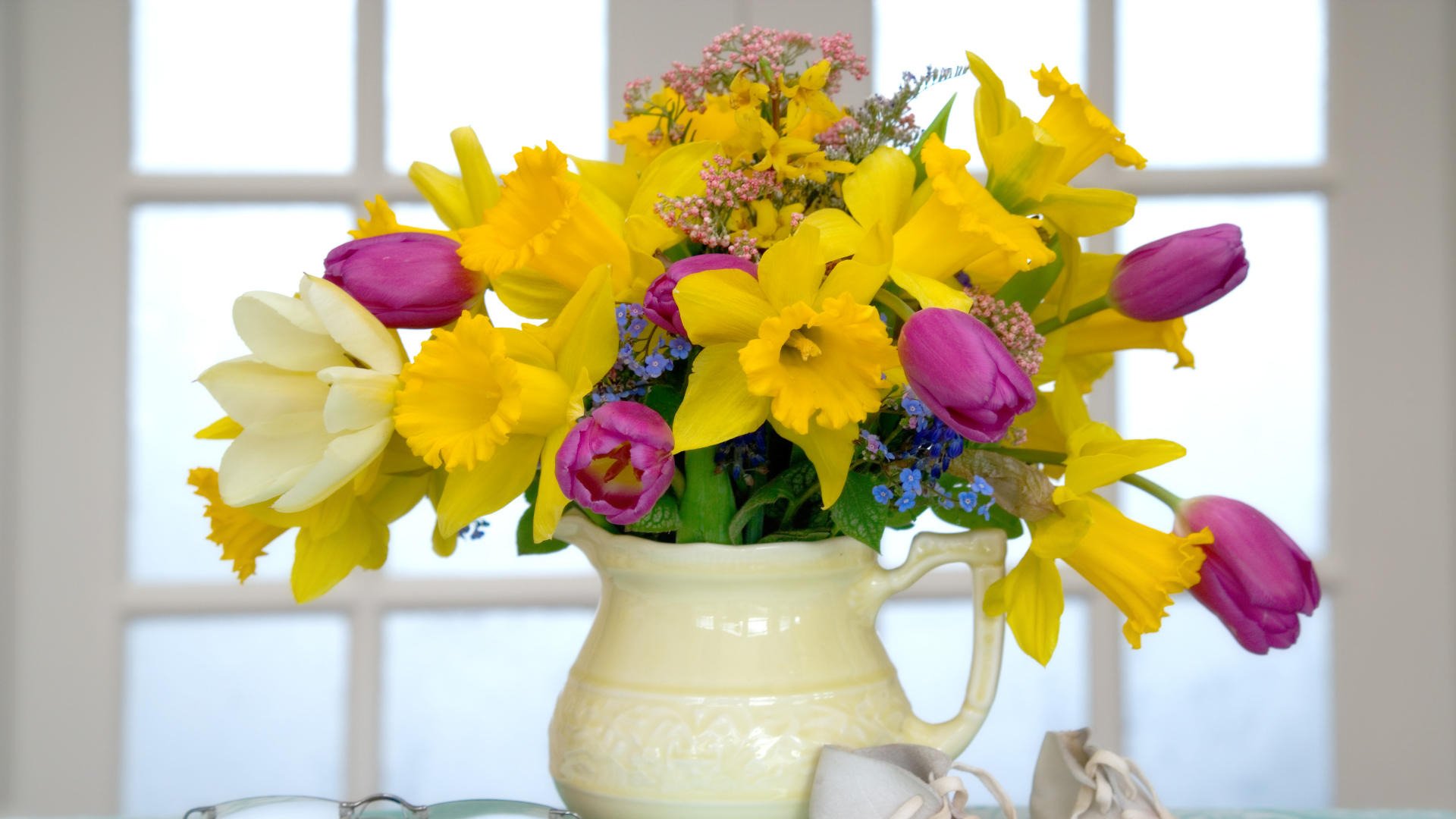 yellow pitcher bouquet