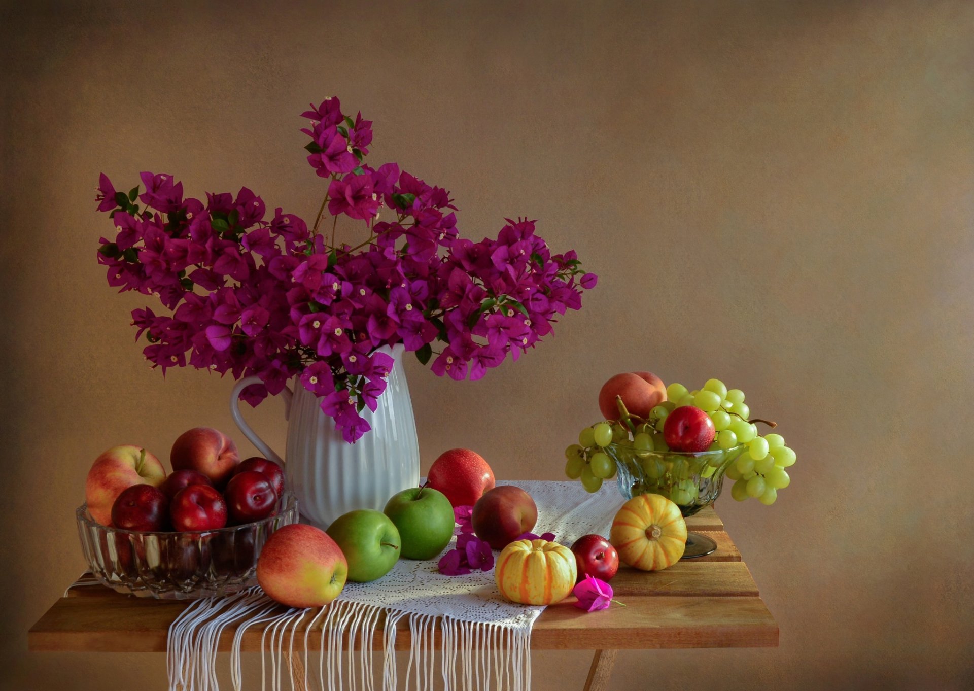 naturaleza muerta flores fruta