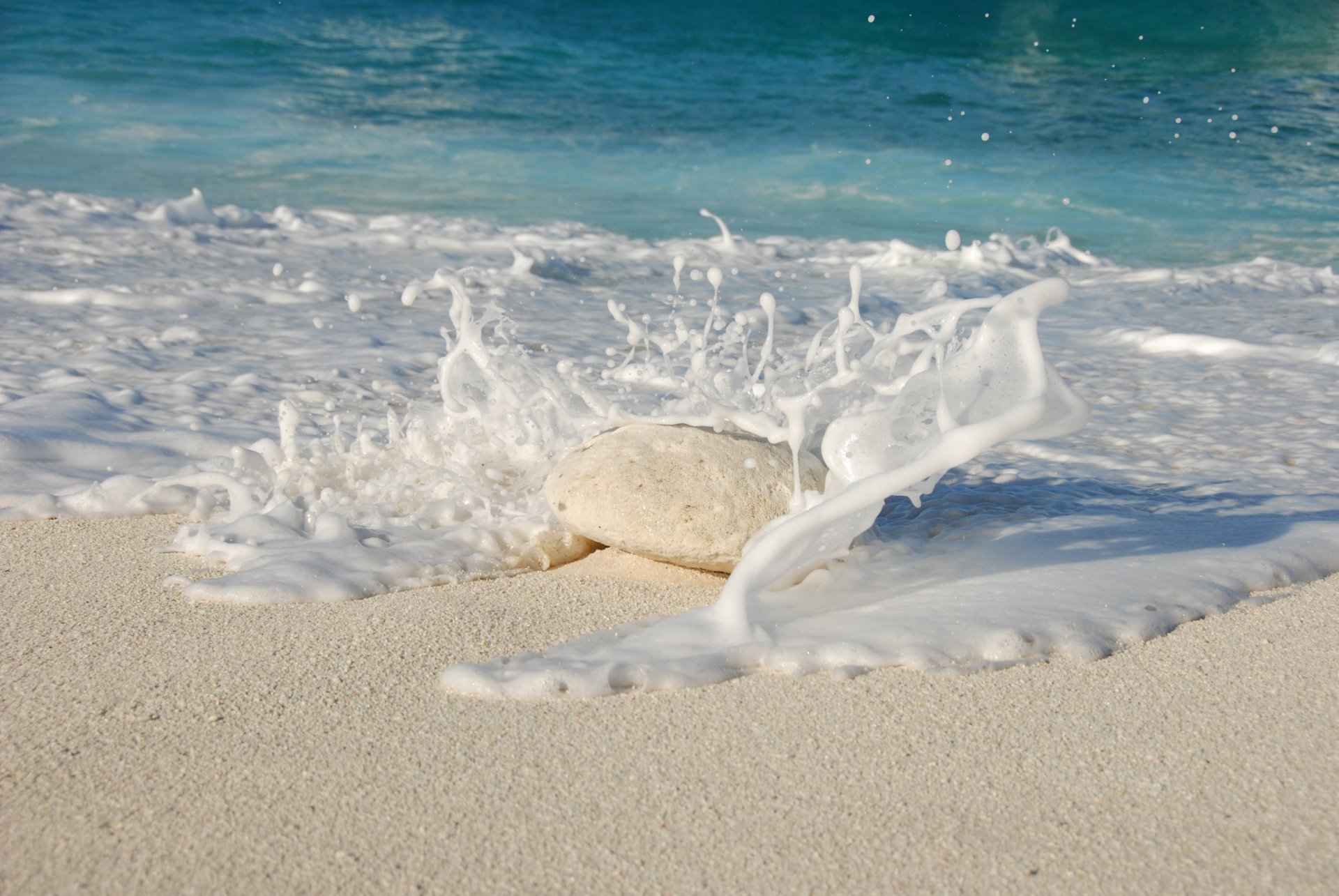 plage eau sable pierre océan