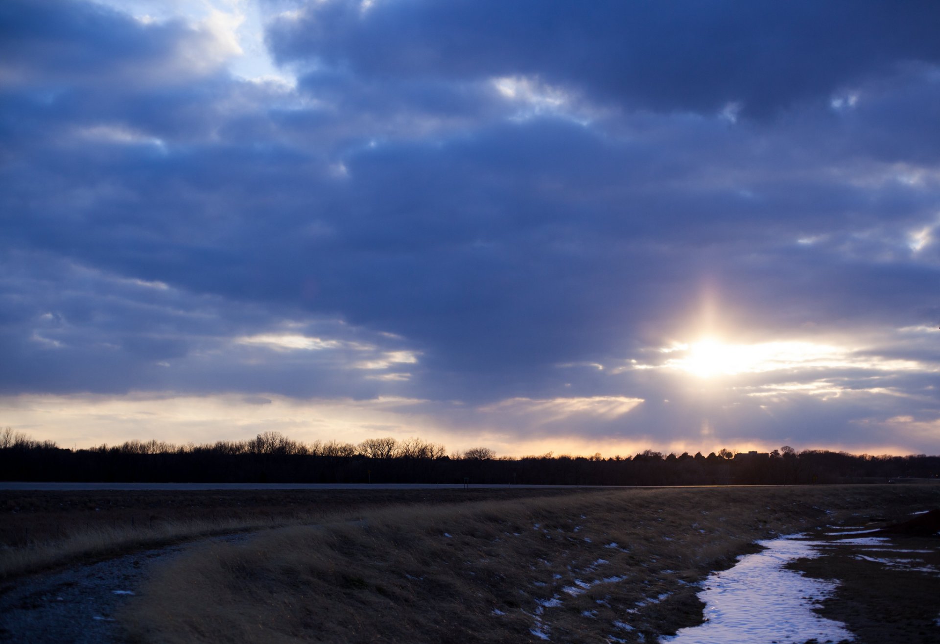 feld bäume abend sonne licht sonnenuntergang blau himmel wolken landschaft