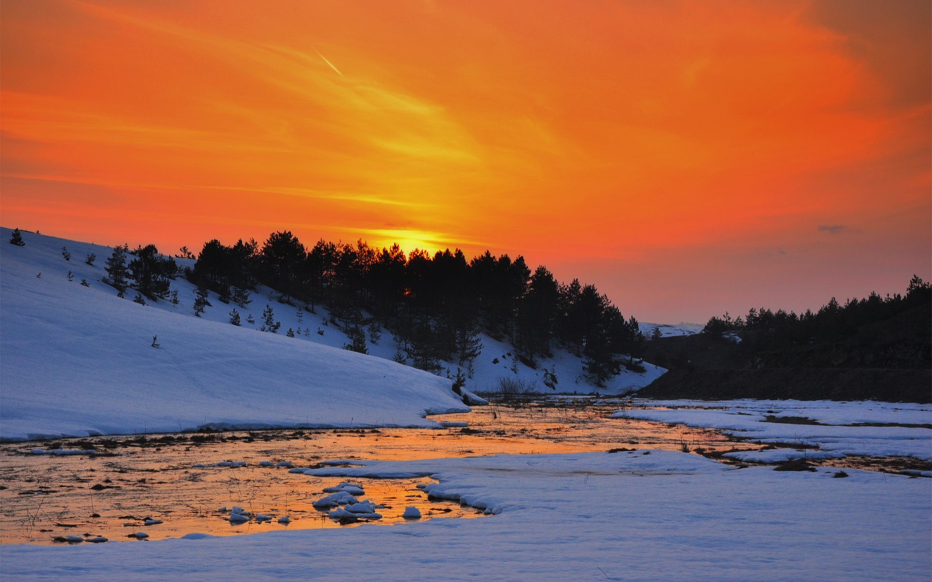 inverno neve tramonto fiume colline alberi freddo