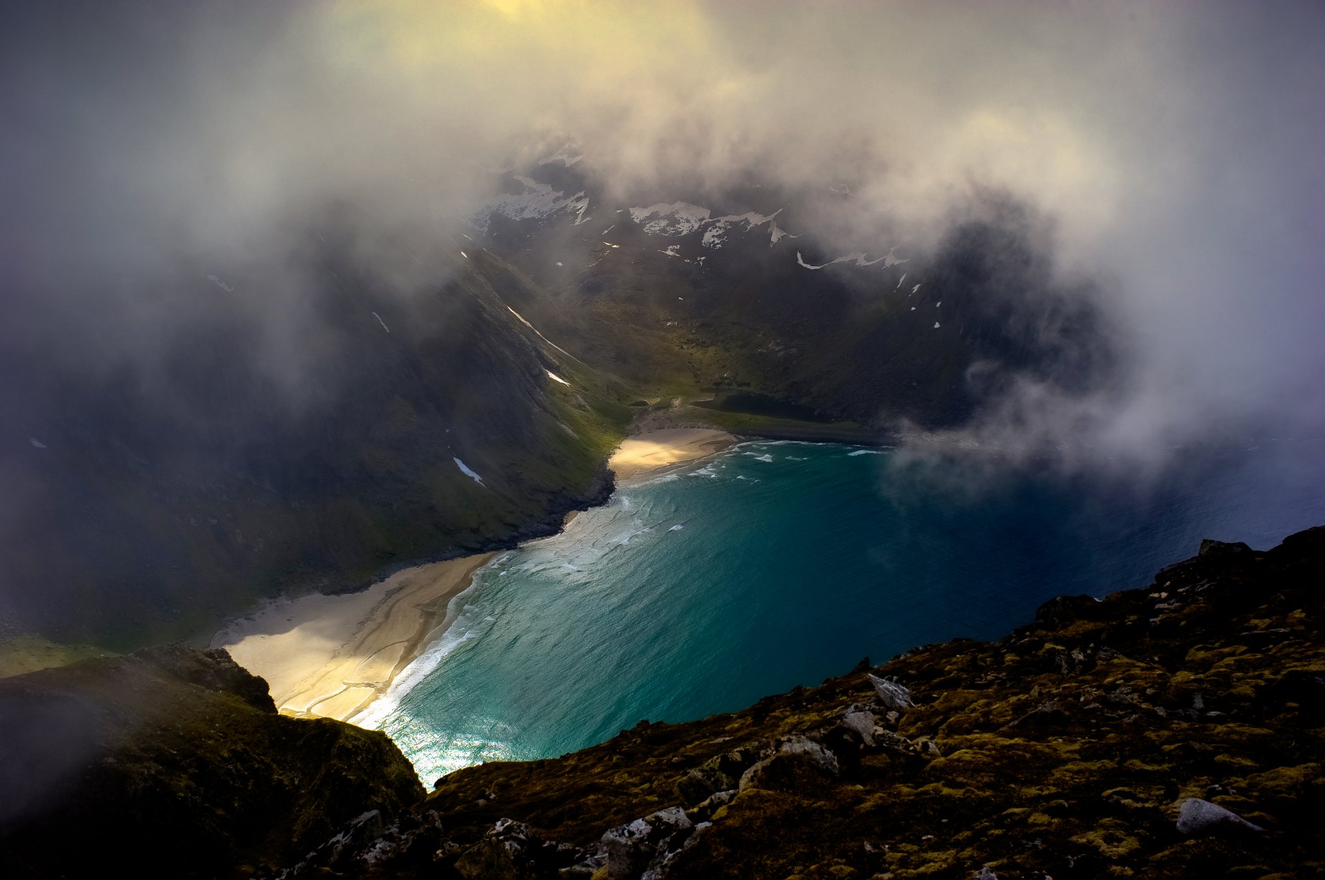 islanda baia natura montagne spiaggia nuvole