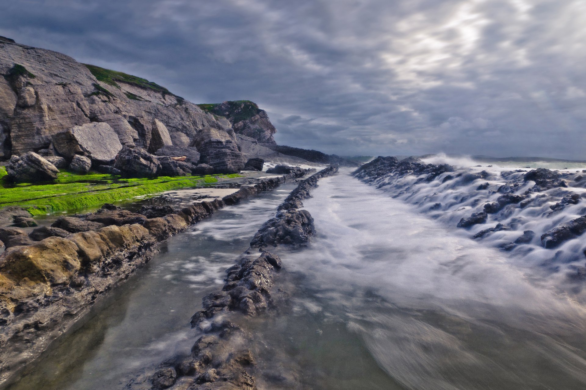 mer ciel rochers vagues