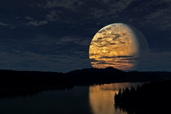 Der riesige Mond spiegelt sich im Wasser wider
