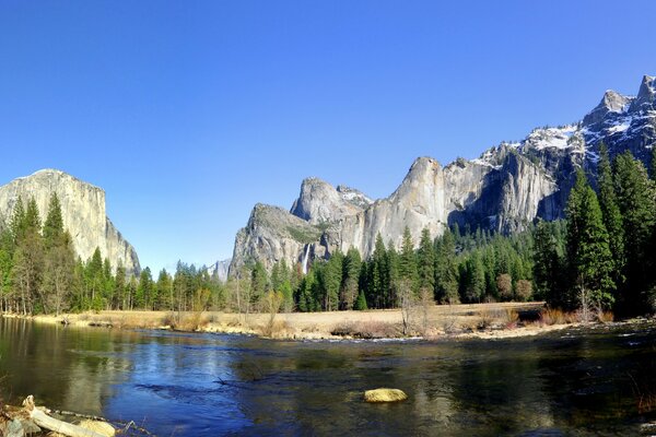 Rivière a du parc National de Yosemite