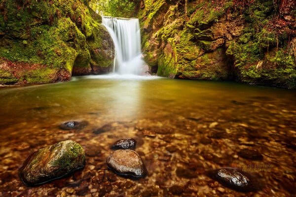 Deutscher Wasserfall faszinierender Blick