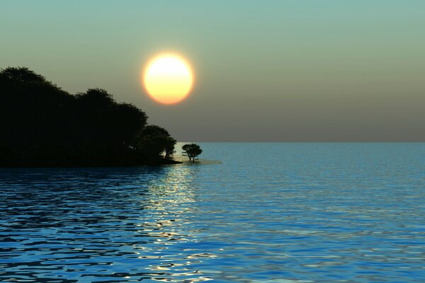 Soleil couchant dans la mer bleue