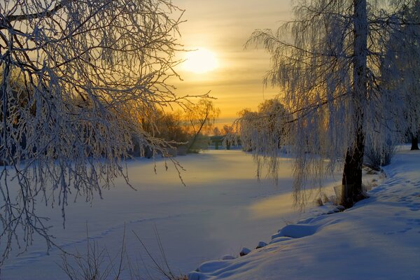 Zima Szwecja wschód słońca rano