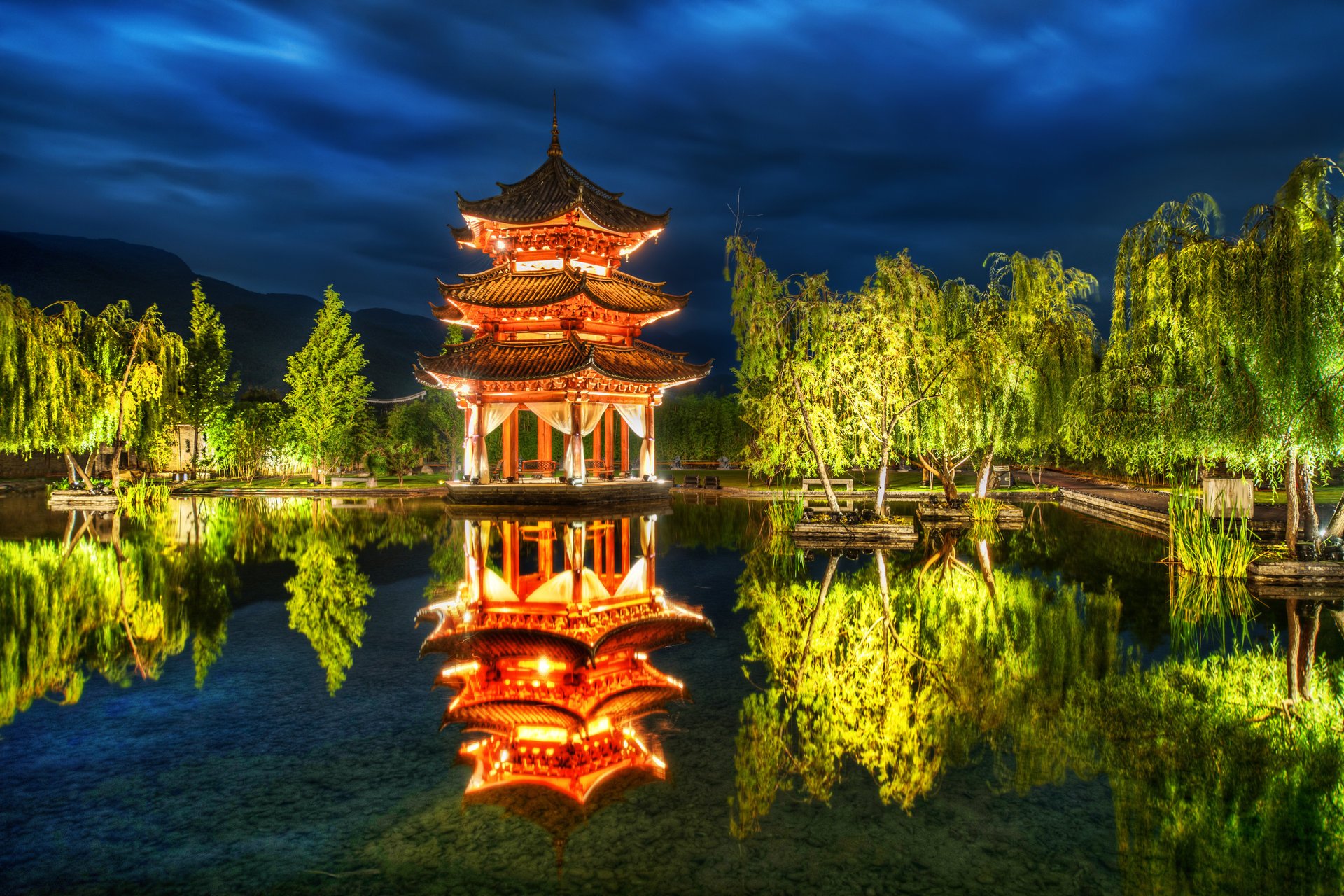 lijiang china parque pagoda estanque árboles reflexión