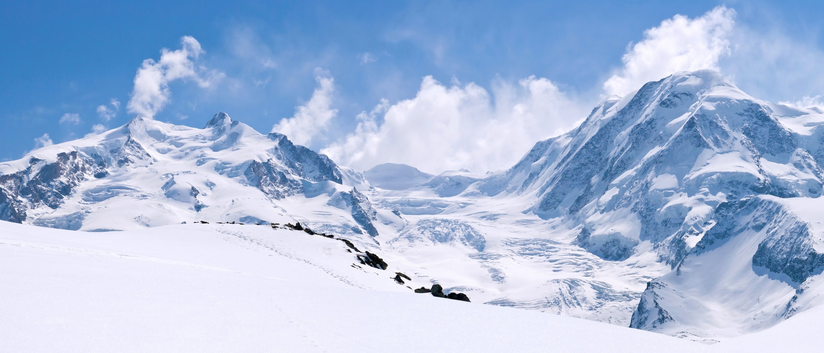 hiver montagnes roches nature neige ciel nuages paysage