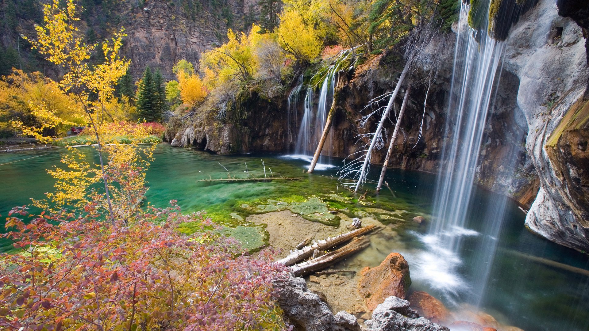 colgante lago lago rocas árboles cascada