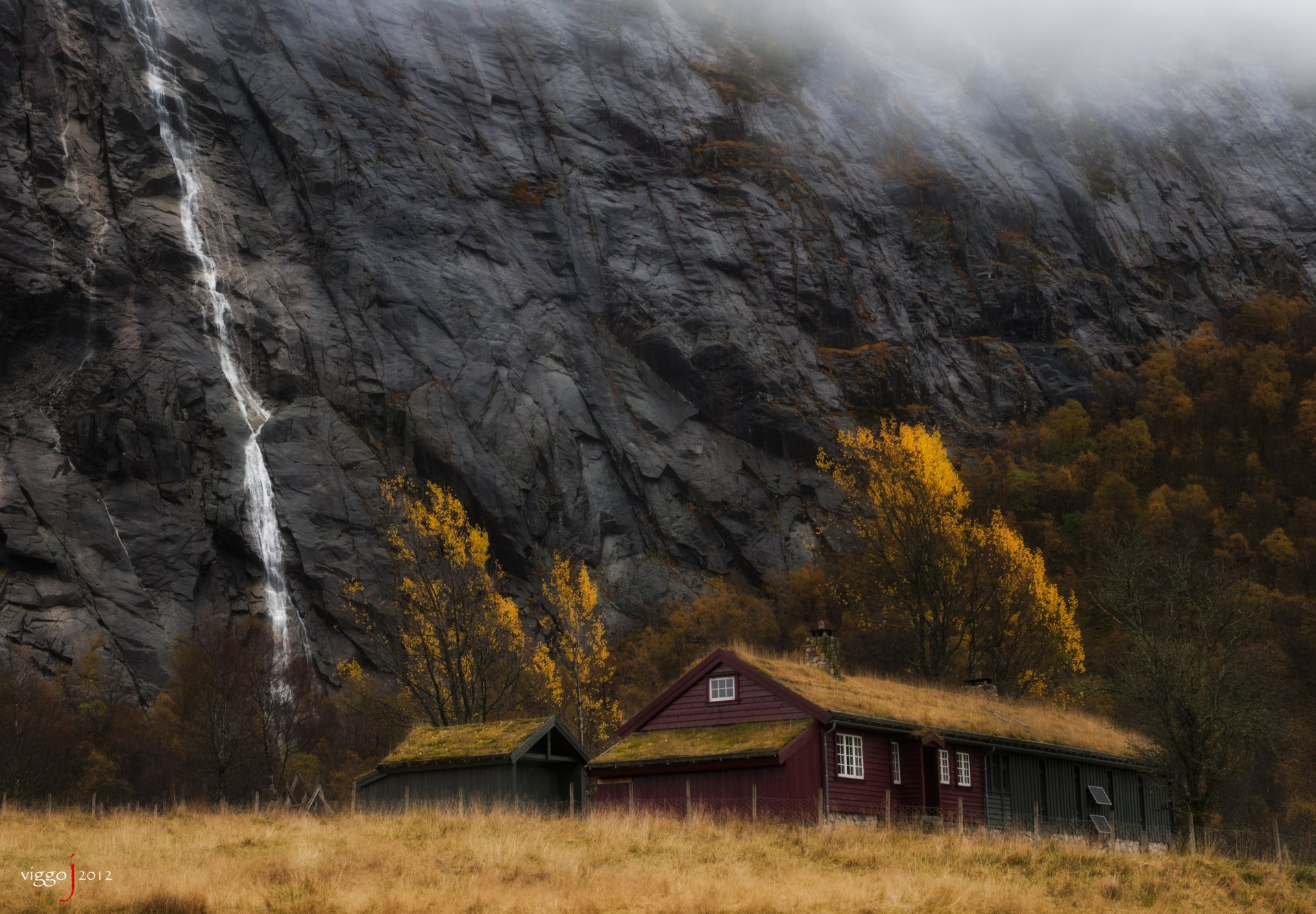 norwegia stavanger rugaland góry wodospad jesień dom viggo johansen zdjęcie