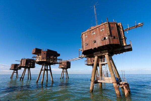 Installazioni metalliche in mare