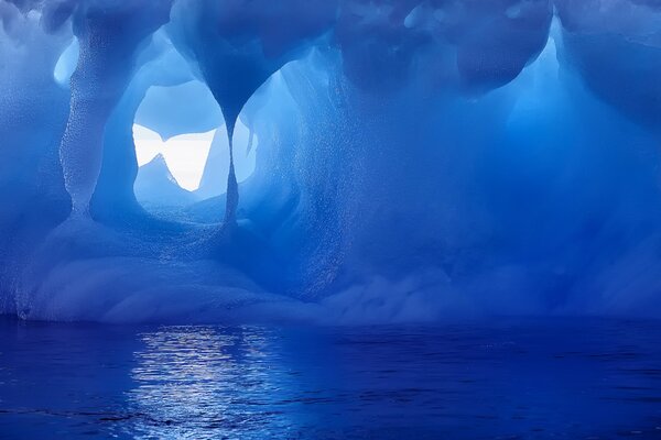 Photos of icebergs with water in Antarctica