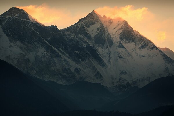 Snowden Mont Everest sur fond de ciel