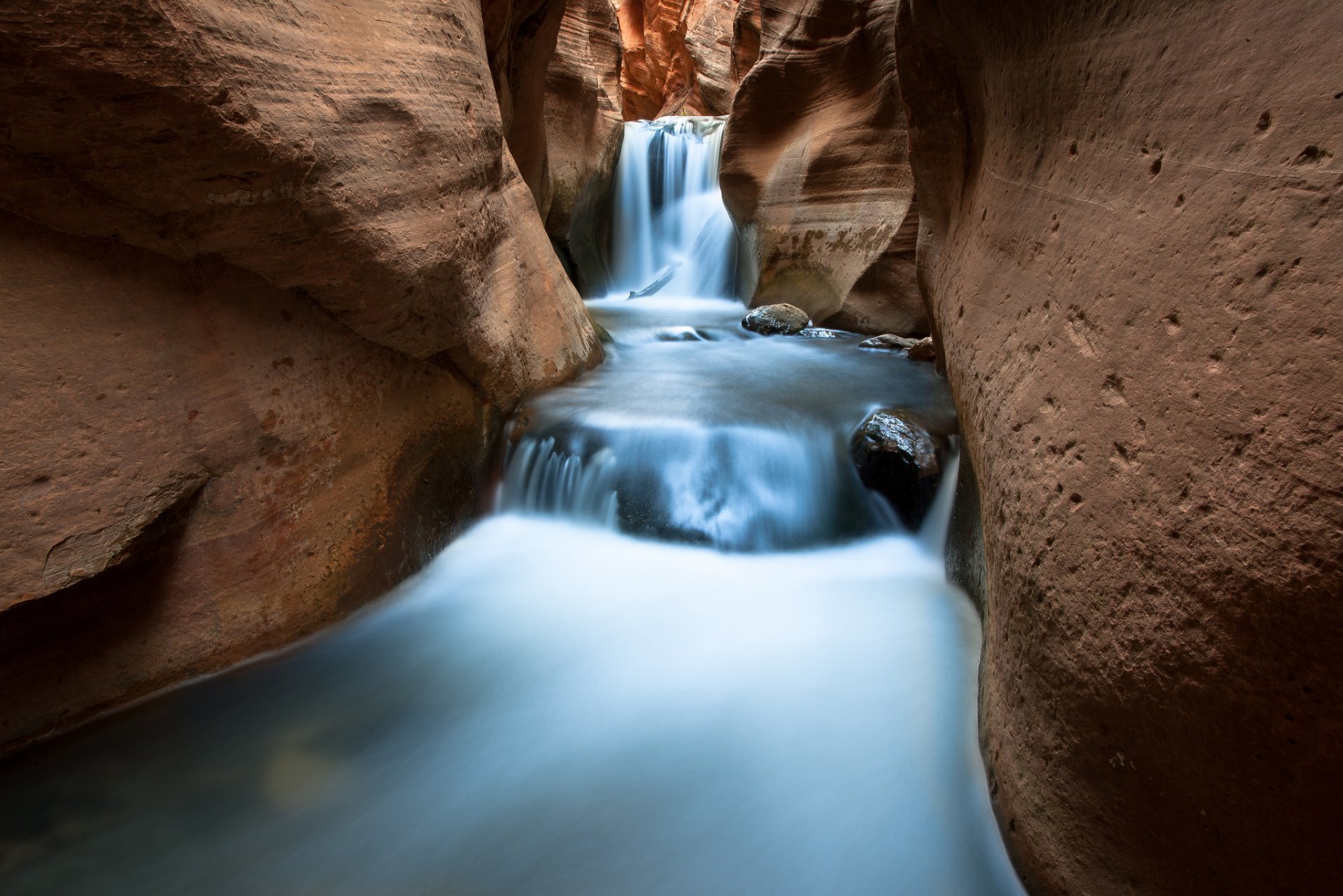 natura rocce rocce acqua flusso