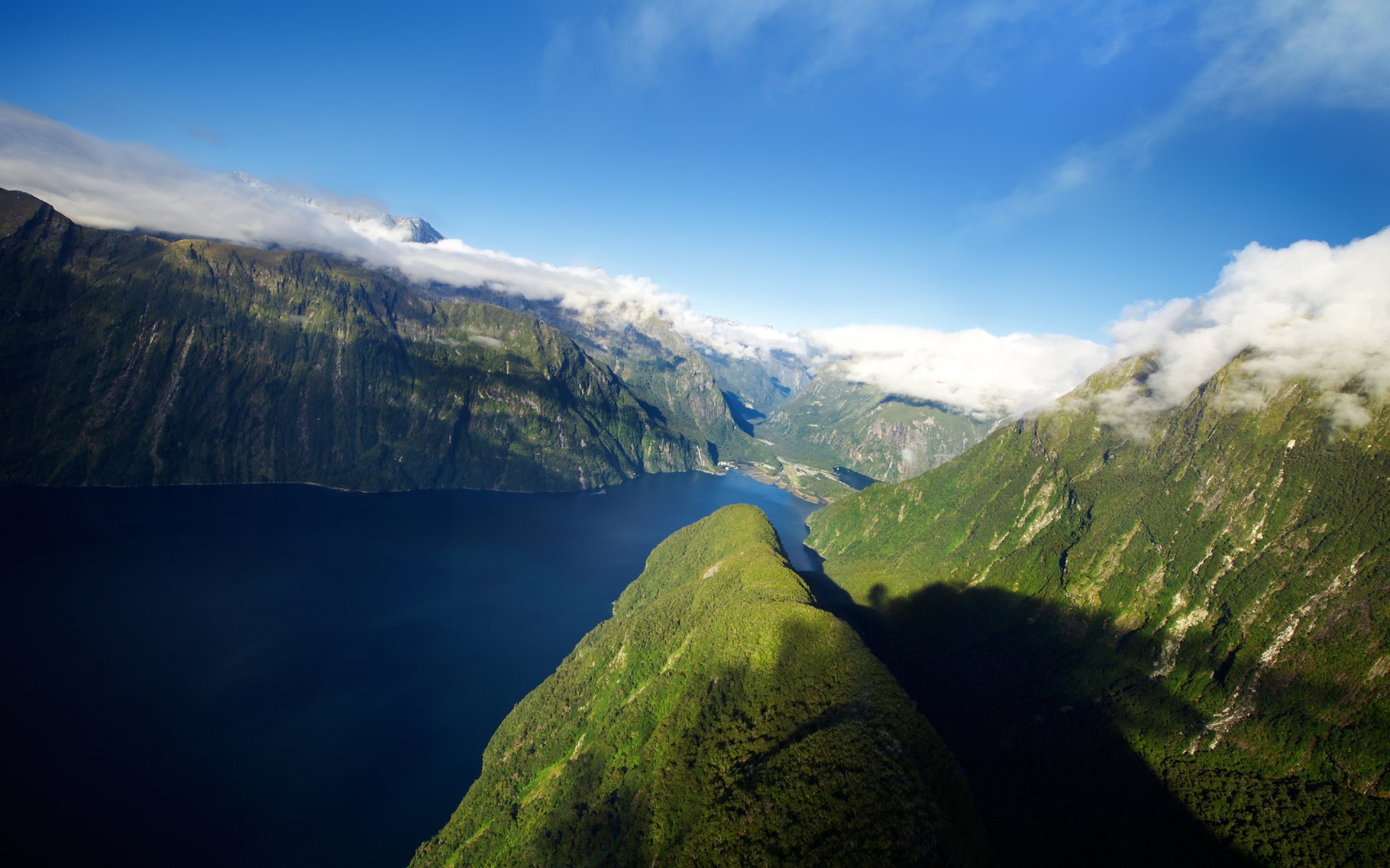 nouvelle-zélande fjord montagnes