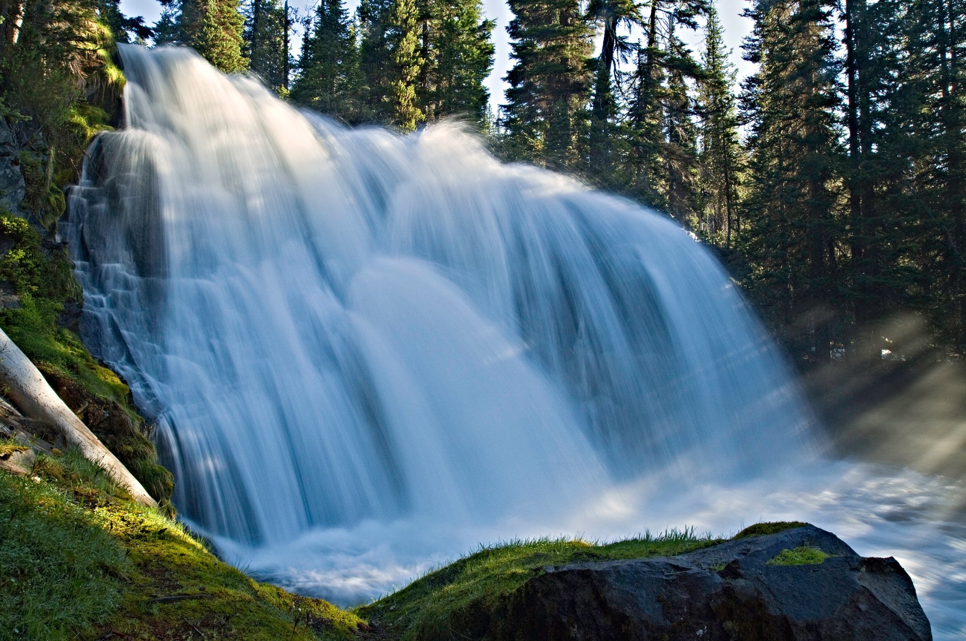 natur wasserfall wald stein strahlen licht